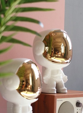 现代简约儿童房书柜装饰品橱窗摆件卡通太空人陶瓷网红创意小摆设