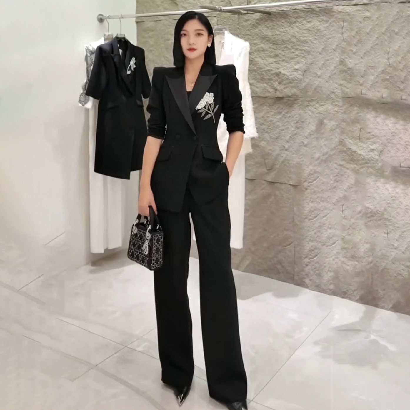气质职业套装秋冬季高级感重工钉珠翻领西装外套直筒裤通勤两件套,女装/女士精品,时尚套装,淘宝优惠券,粉丝福利购,淘宝优惠卷