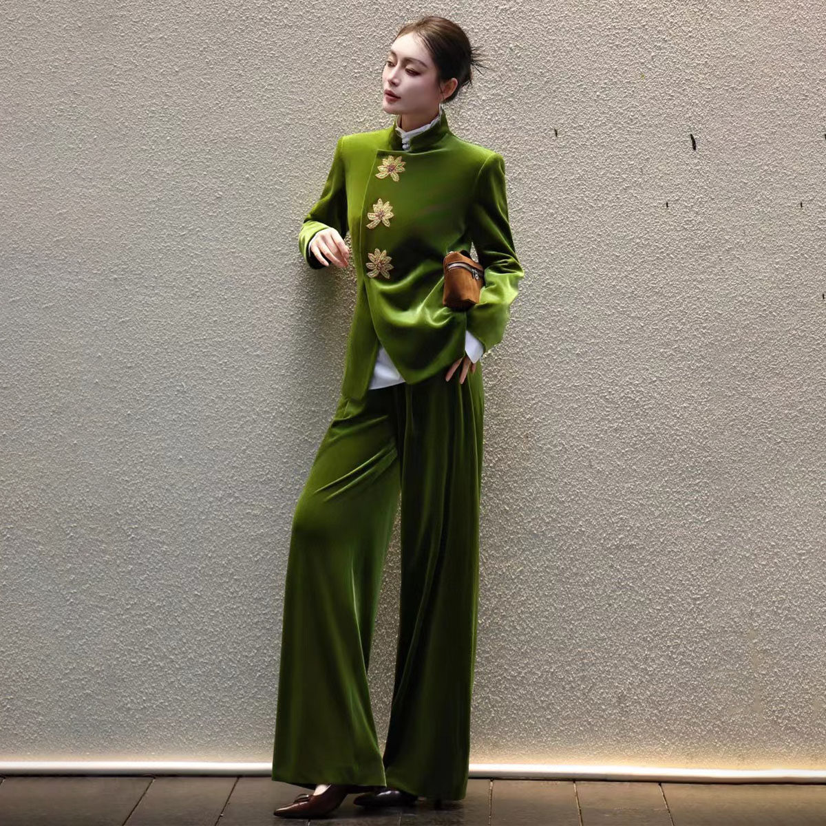 新中式醋酸丝绒珠绣立领秋冬套装