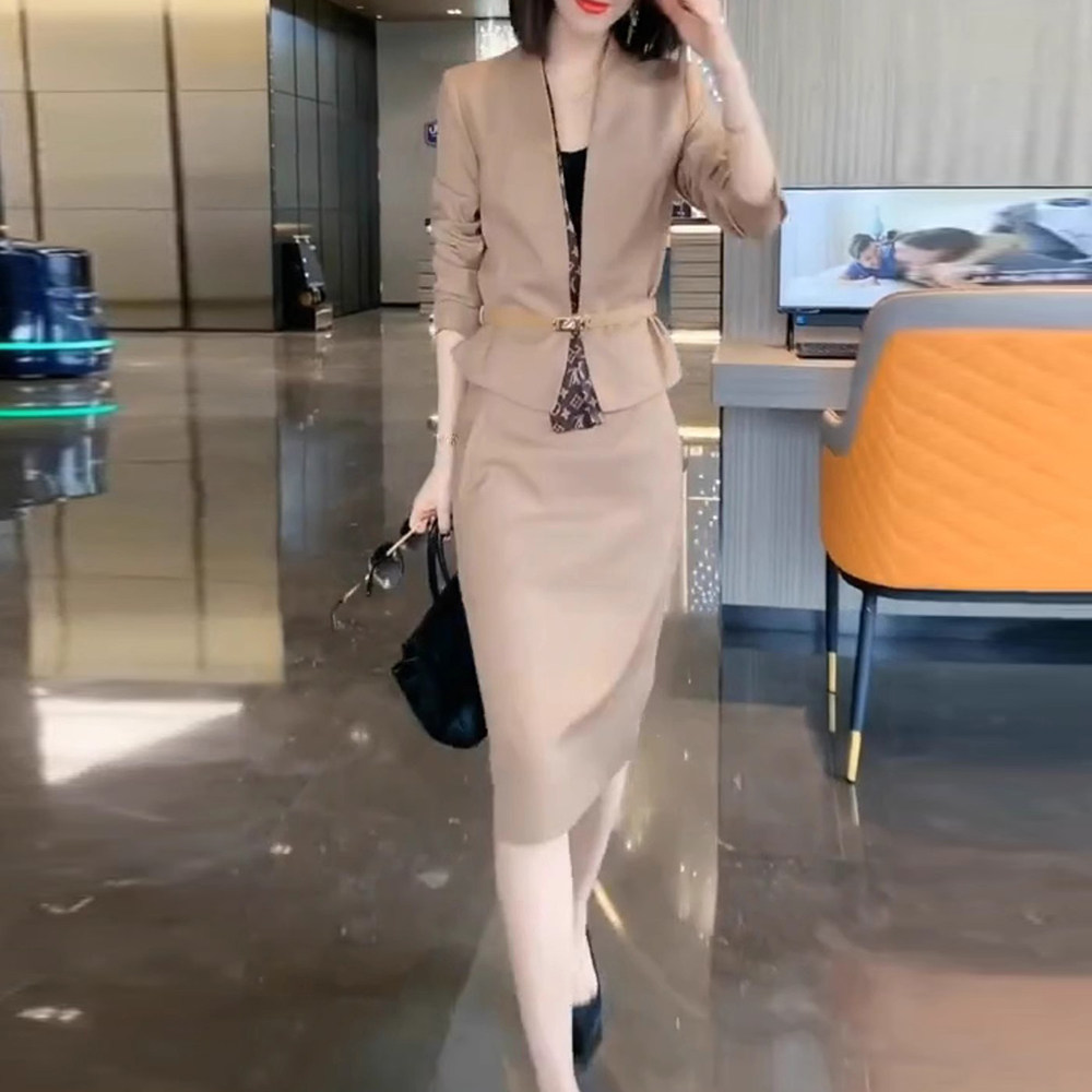 小个子半身裙套装短外套