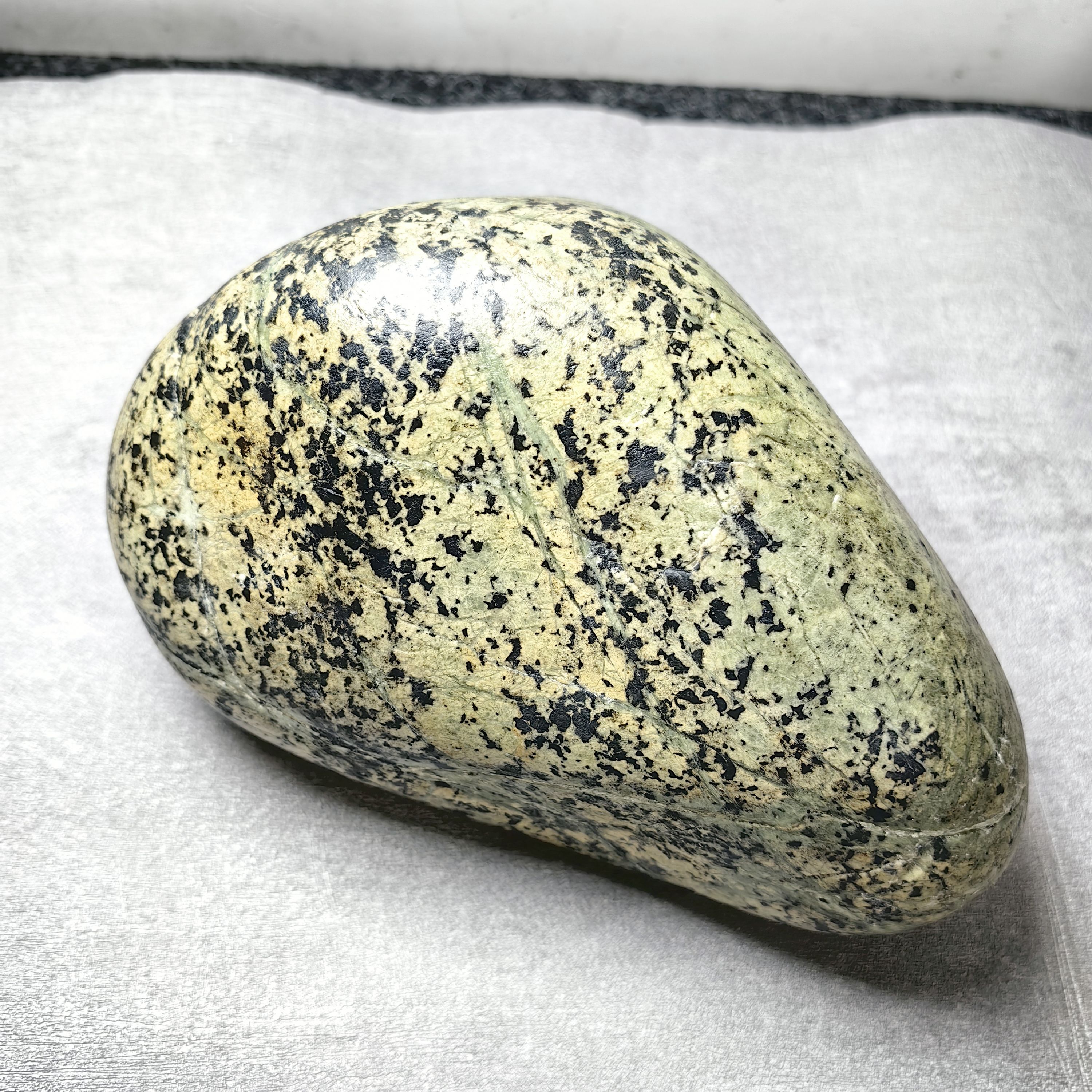 西藏药王石自然原石摆件风水摆件16*12*9cm重2.4公斤黄皮色2260