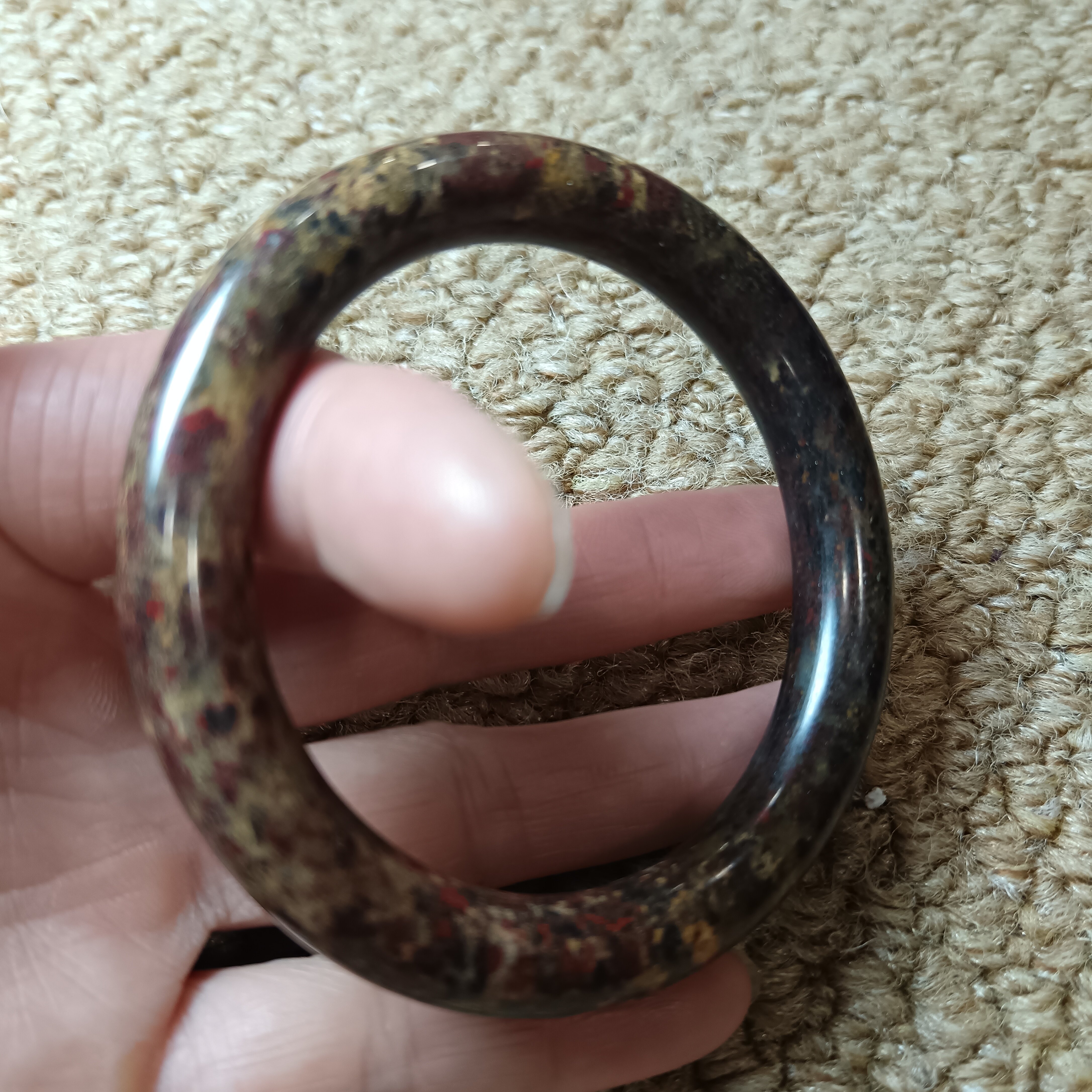 新疆哈密红伊丁花天宝女手镯俏丽圆条形贵妃镯圈口54mm宽10mm1816