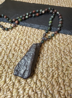 新疆五彩湾硅化铁原生态吊坠搭配6毫米五行链子养心石护心石380