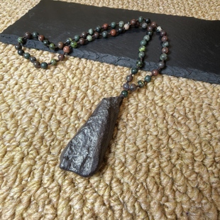 新疆五彩湾硅化铁原生态吊坠搭配6毫米五行链子养心石护心石380