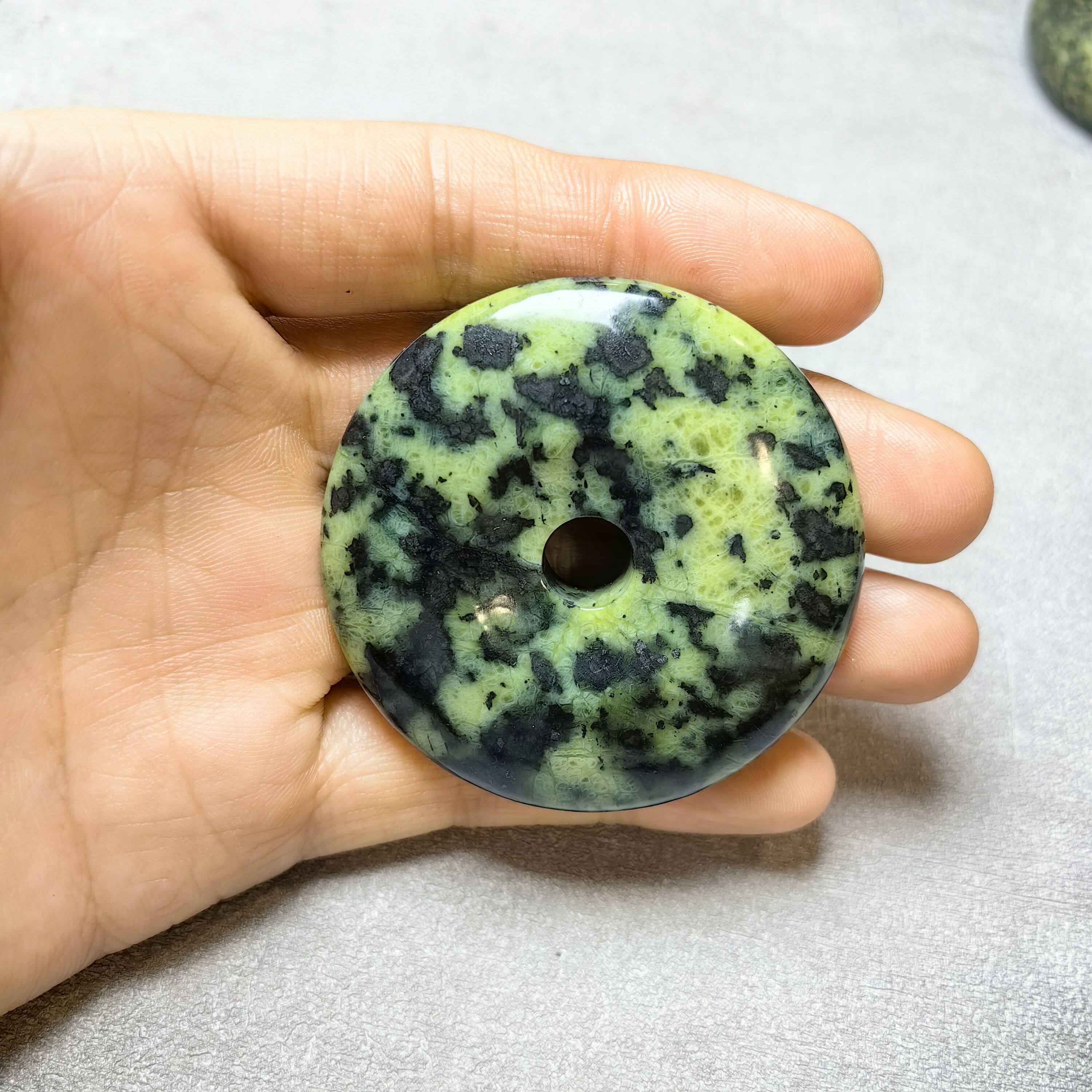 西藏藏玉药王石自然原石平安扣强磁性55mm0613玉化西瓜皮挂件吊坠