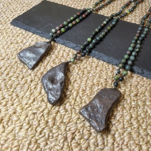 3件套更划算新疆五彩湾硅化铁原生态吊坠养心护心石项链5123