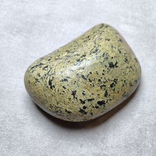 精品西藏药王石原石按摩手把摆件527克强磁藏宝养生保真219