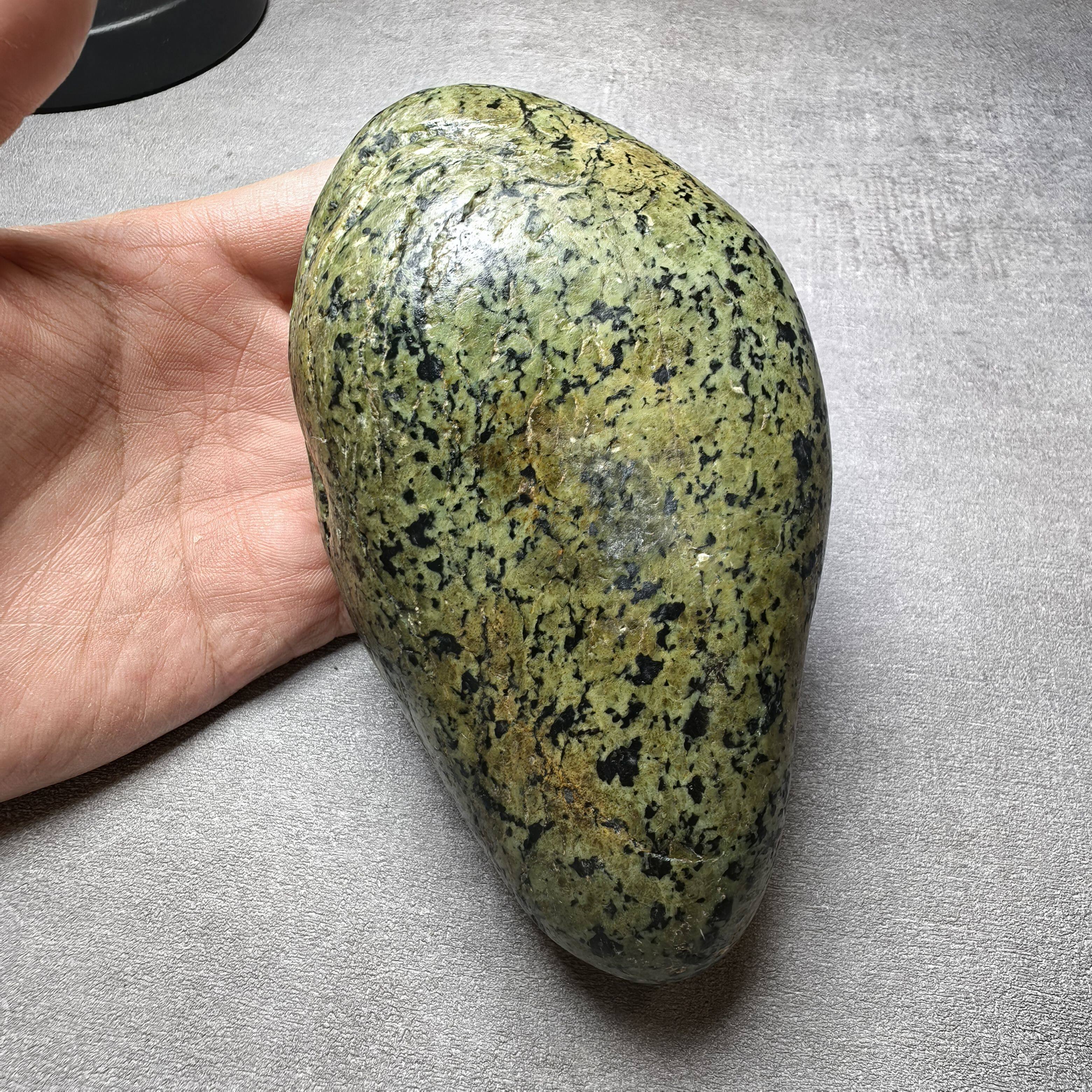 精品西藏药王石自然原石按摩手把摆件800克强磁藏宝养生保真170