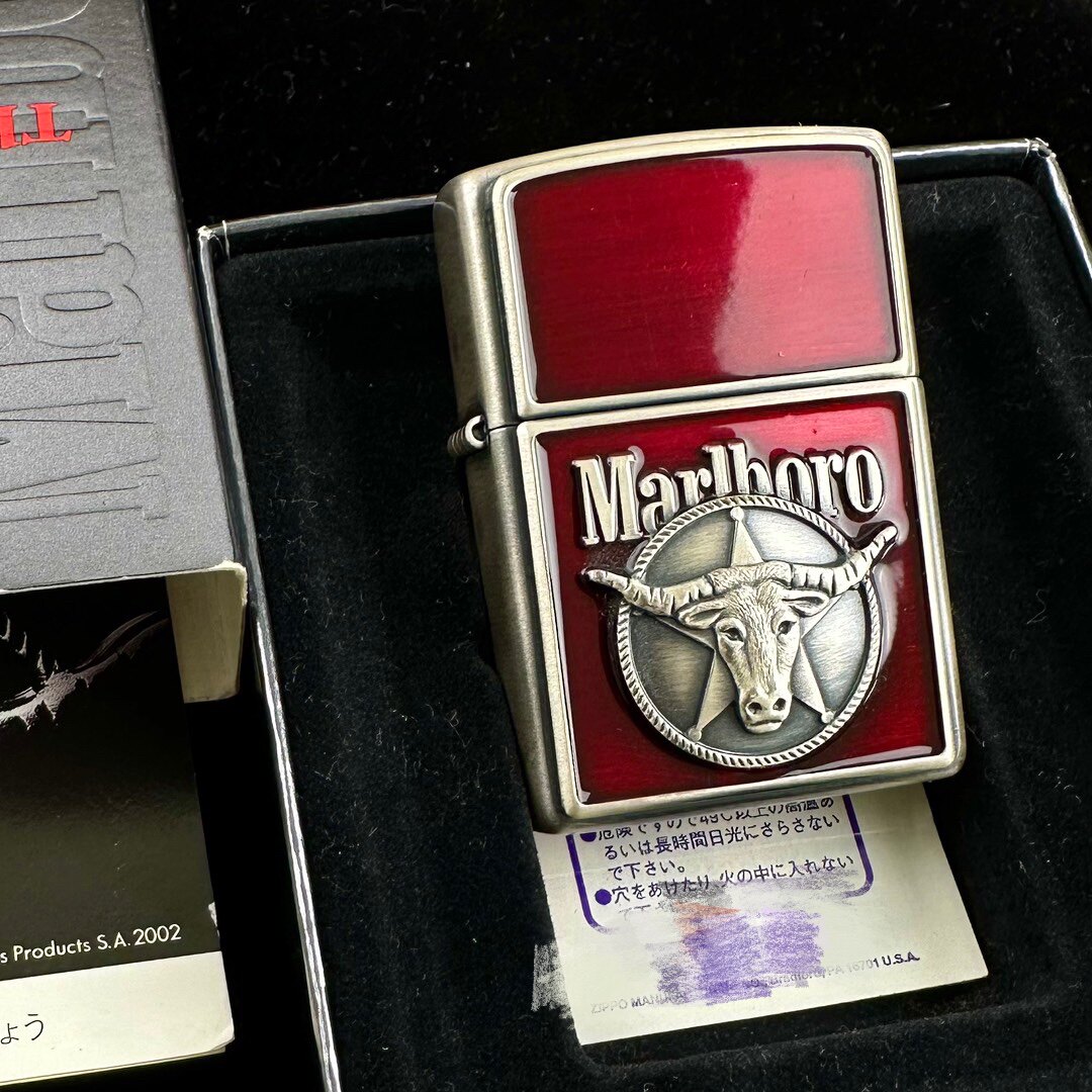 zippo打火机2001年万宝路红牛树脂牛头