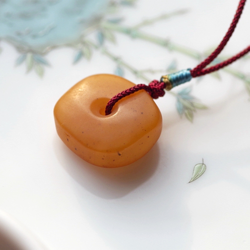 稳定情绪！真蜜蜡平安扣小吊坠随形打磨项链天然琥珀标本送孩子