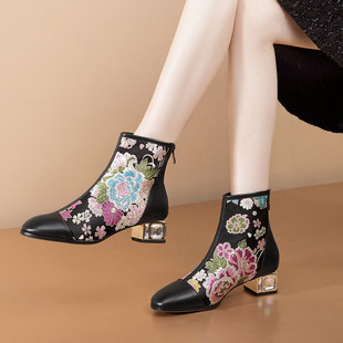 东方美学~国潮风花朵刺绣后拉链短靴牛皮拼接提花布4cm粗跟靴子女