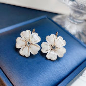 现货耳饰 耳环小清新森系个性 新款 樱花花朵耳扣女气质韩国网红短款