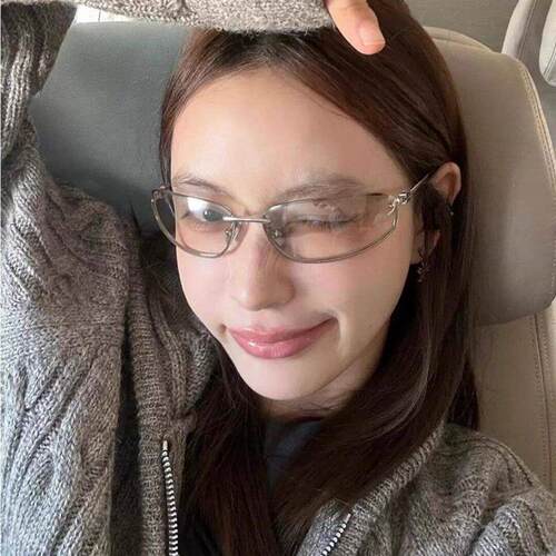 爆款强推美到窒息时髦辣妹匕备26s新款字母渐层银框太阳眼镜 太阳