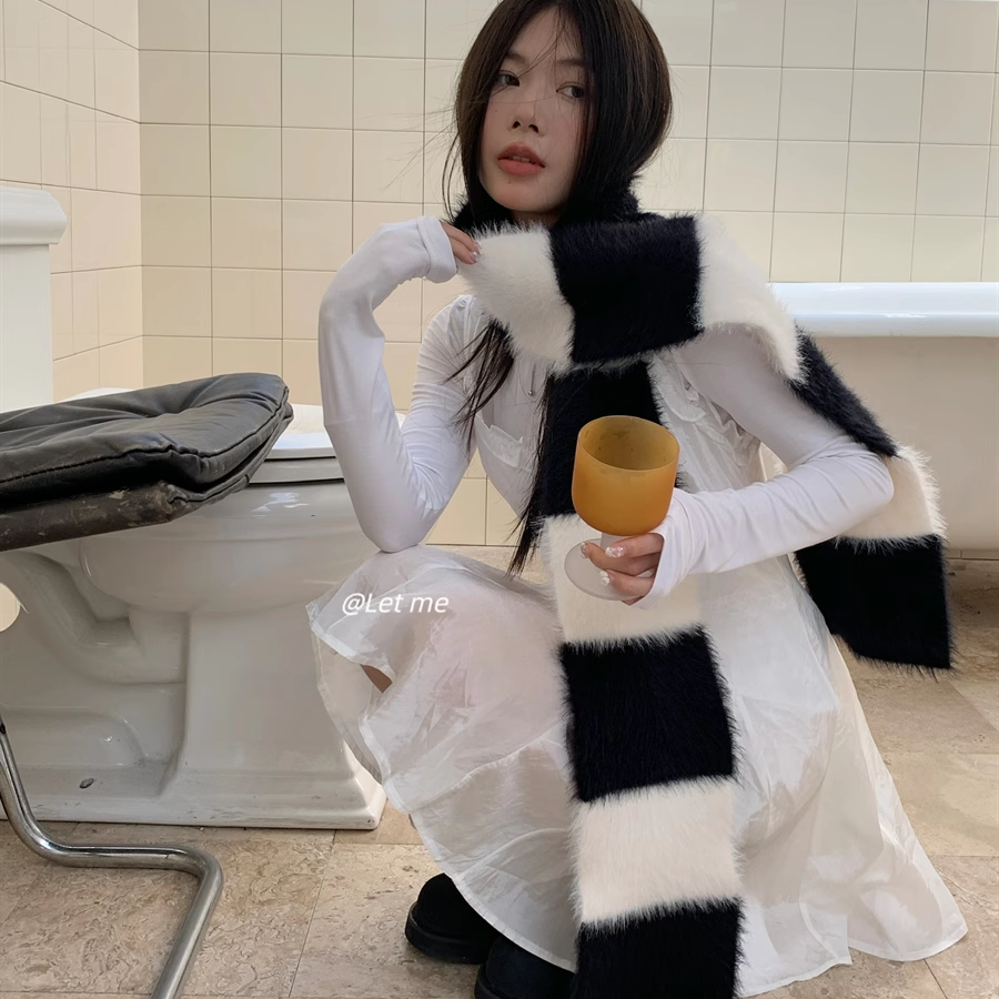 秋冬新款韩版ins风黑白撞色毛绒绒拼色宽条纹针织拉毛软和围巾女