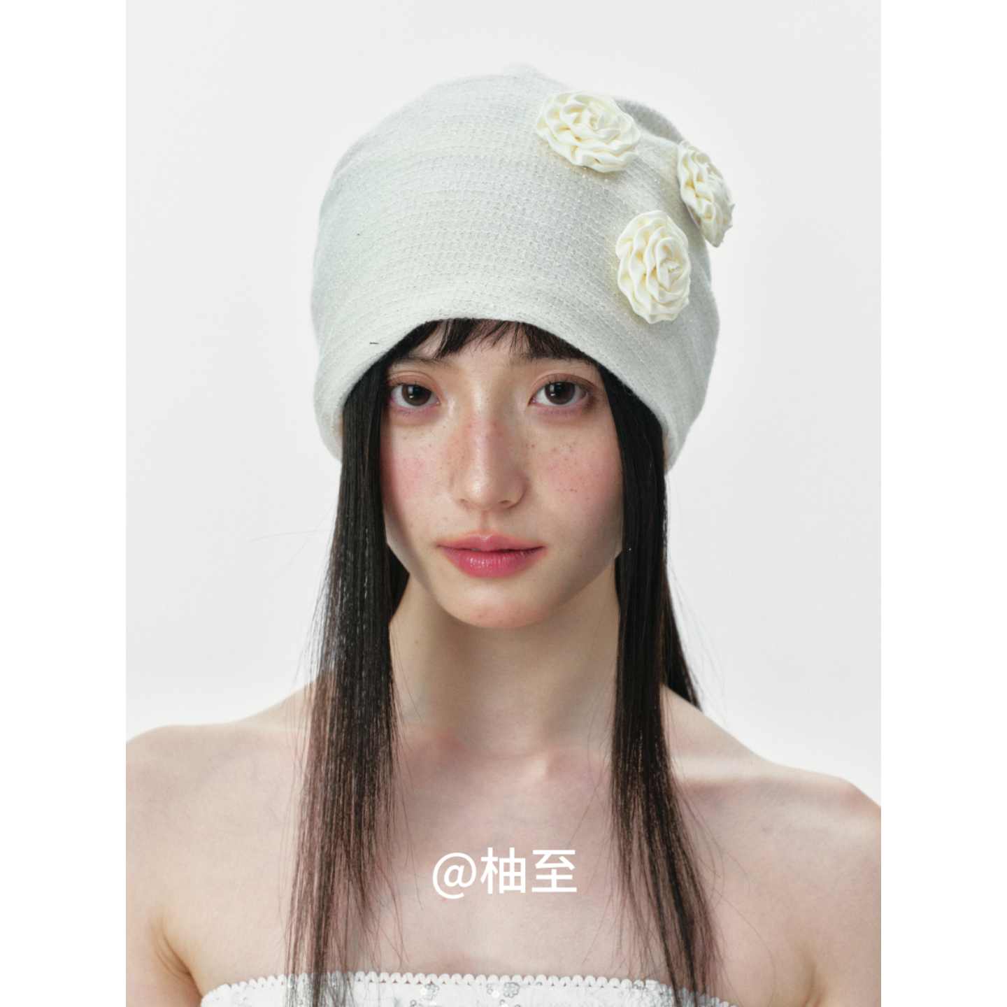白色立体三朵花包头帽子女春秋街头韩版日系显脸小套头堆堆帽ins