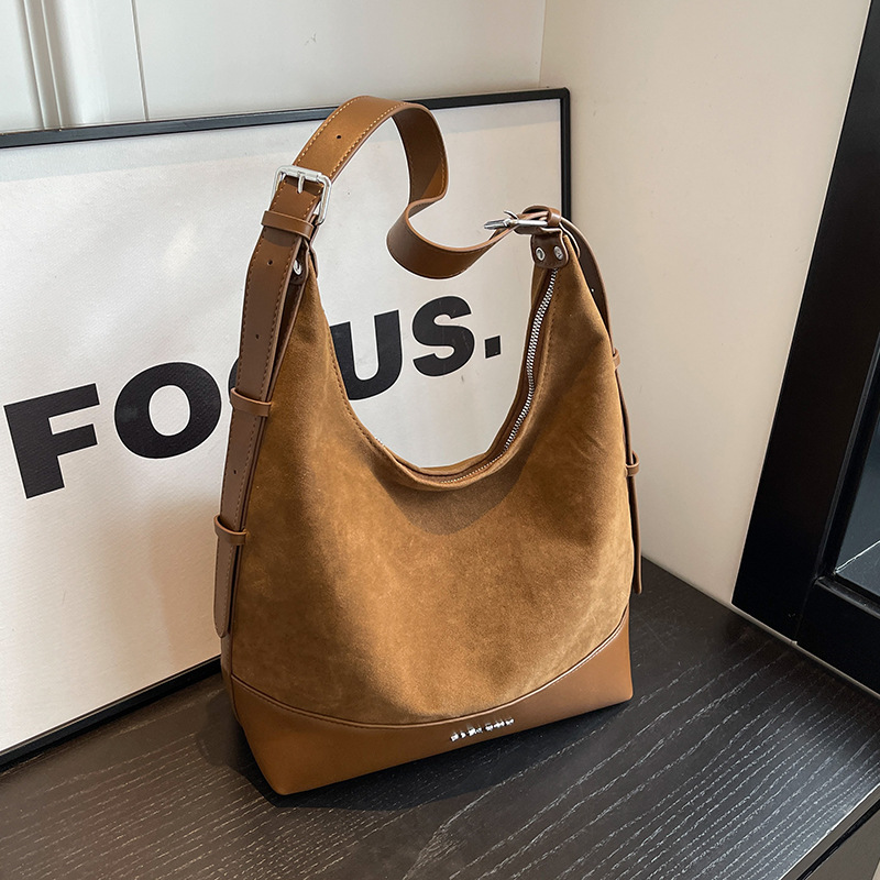 秋冬复古麂皮绒包包女2025新款通勤大容量单肩斜挎包托特包水桶