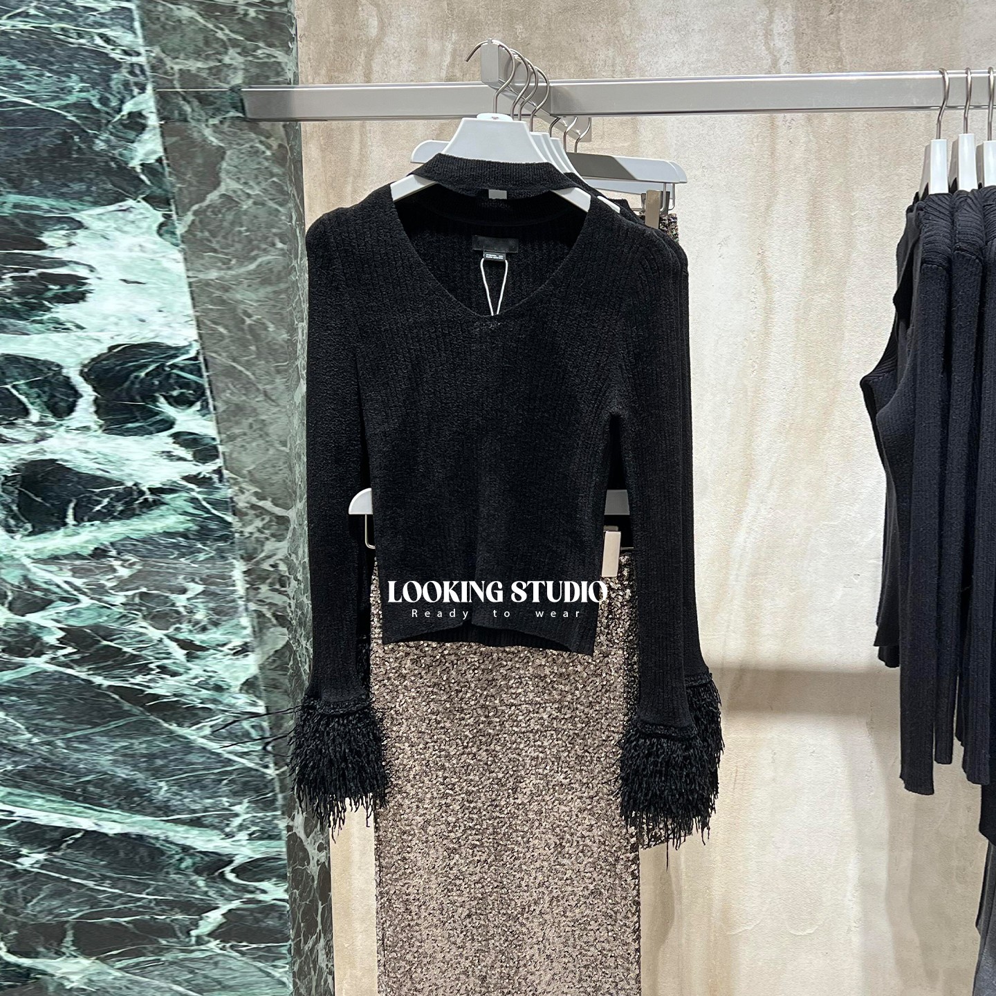 UR&DC2025秋季法式气质镂空设计感流苏拼接长袖针织衫女黑色上衣