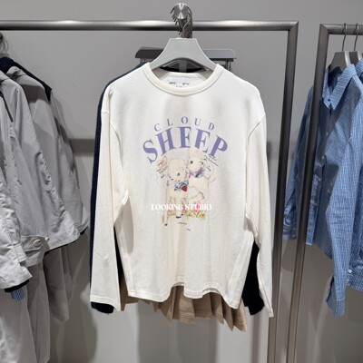 UR&DC2025冬季新款甜美风休闲清新小羊印花圆领白色纯棉长袖T恤女