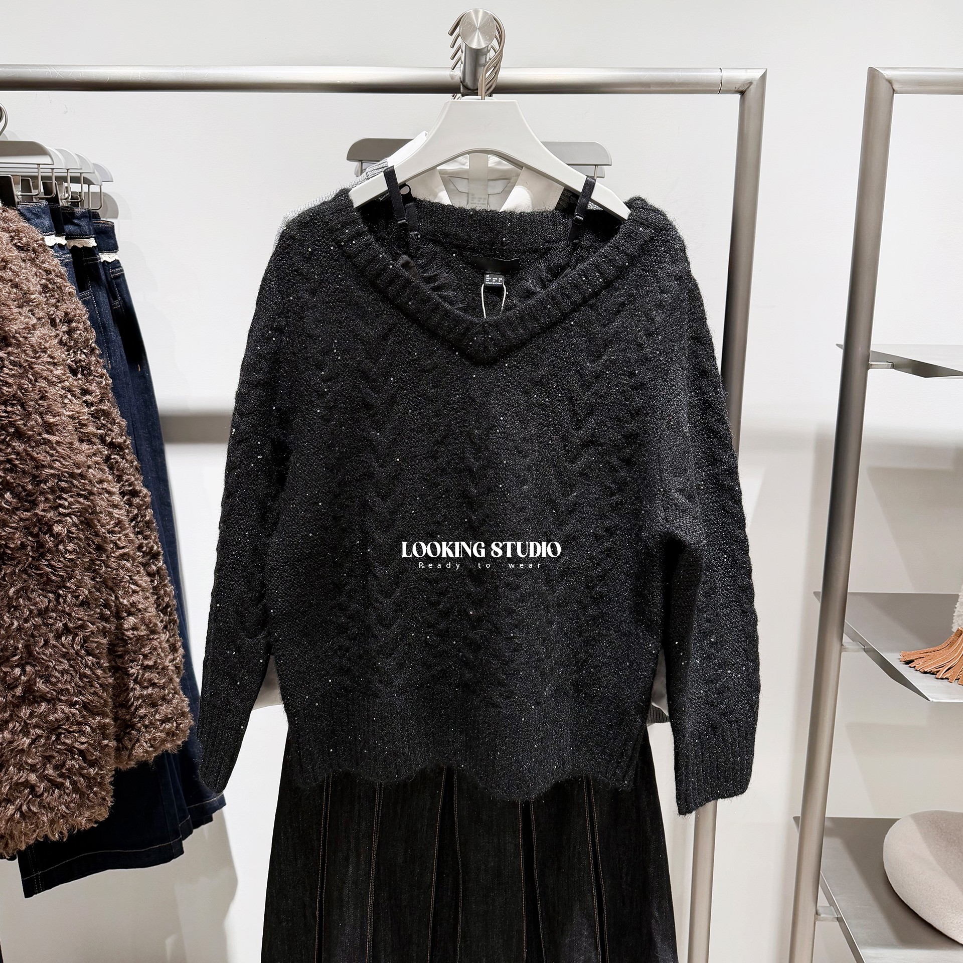 UR&DC2025秋冬新款高级感气质魅力拼接蕾丝亮片黑色长袖针织衫女