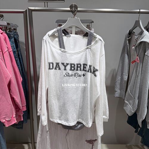 UR&DC2026春季新款潮流假两件水洗印花一字领长袖T恤女设计感上衣