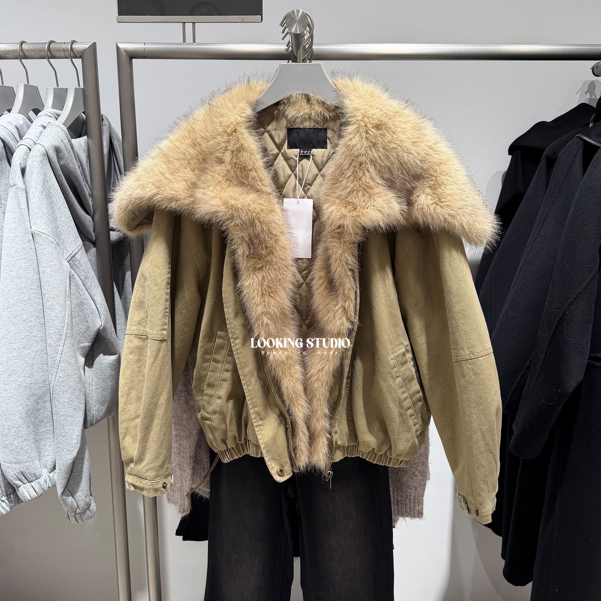 UR&DC2025冬季新款时尚潮流流光风拼接毛领超宽松短款棉服外套女