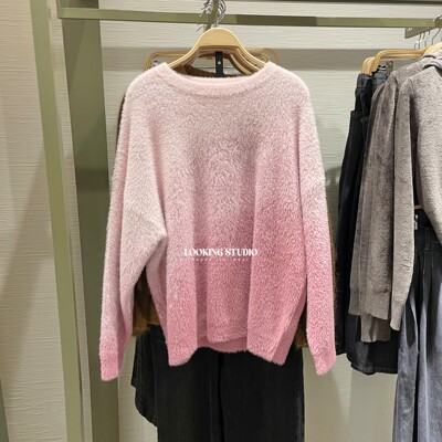 UR&DC2026春季新款宽松休闲设计感渐变晕染圆领套头长袖针织衫女