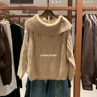 UR&DC2025冬季新款纯欲风气质一字领露肩绞花肌理感针织衫女毛衣