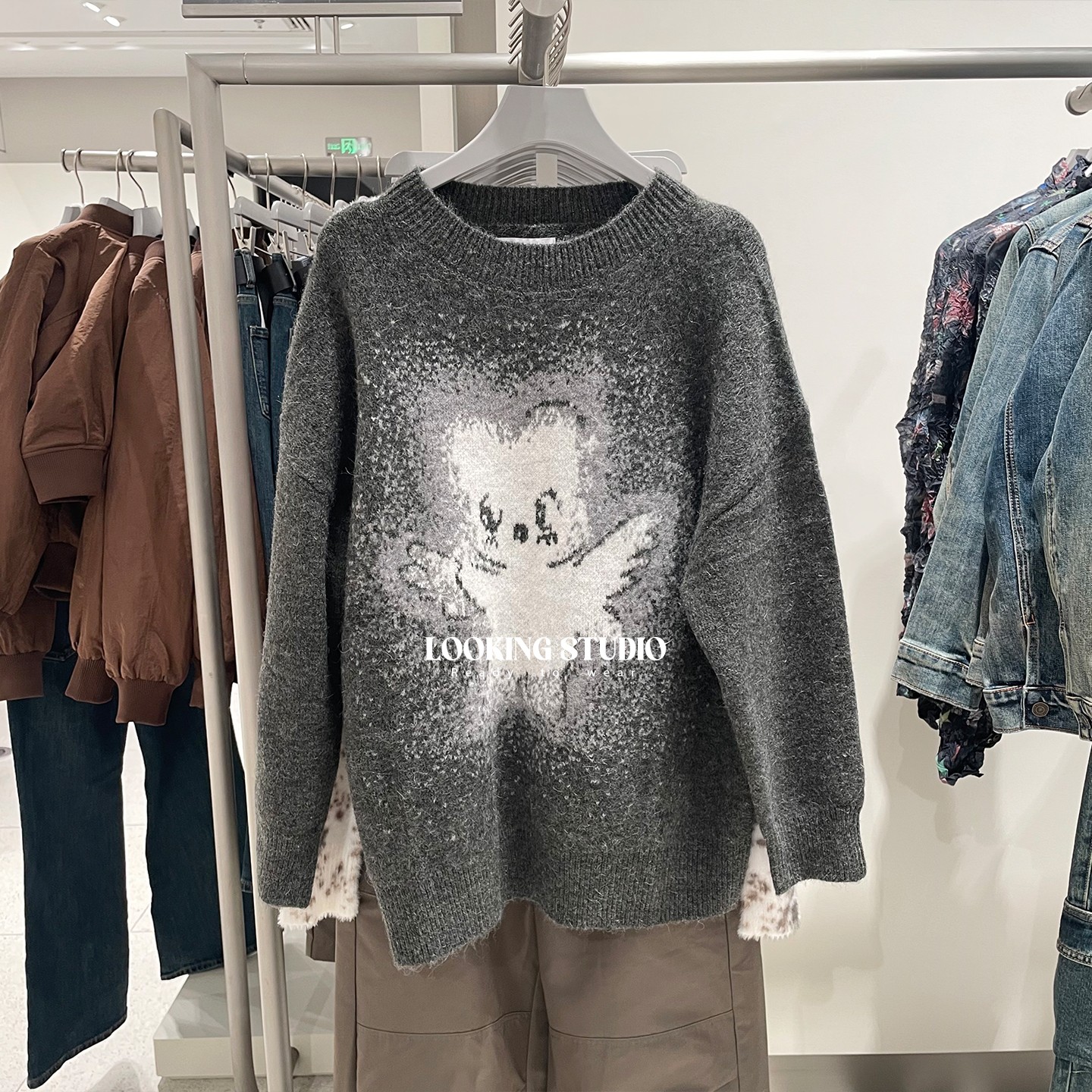 UR&DC2025秋新款甜美潮流萌趣图案羊毛宽松长袖圆领套头针织衫女