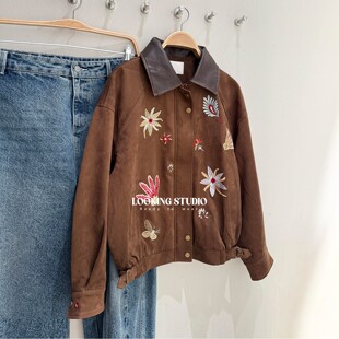 UR&DC2025秋季新款复古休闲棕色麂皮刺绣pu皮拼接翻领短款外套女