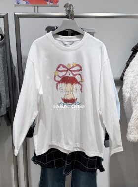 UR&DC2026春季新款休闲风都市苹果木马印花棉质白色圆领长袖T恤女