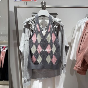 UR&DC2026春季新款都市撞色菱格提花无袖挂脖针织开衫女短款上衣