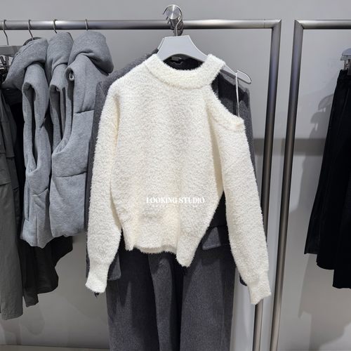 UR&DC2025秋冬新款法式高级感气质魅力镂空露肩纯色长袖针织衫女