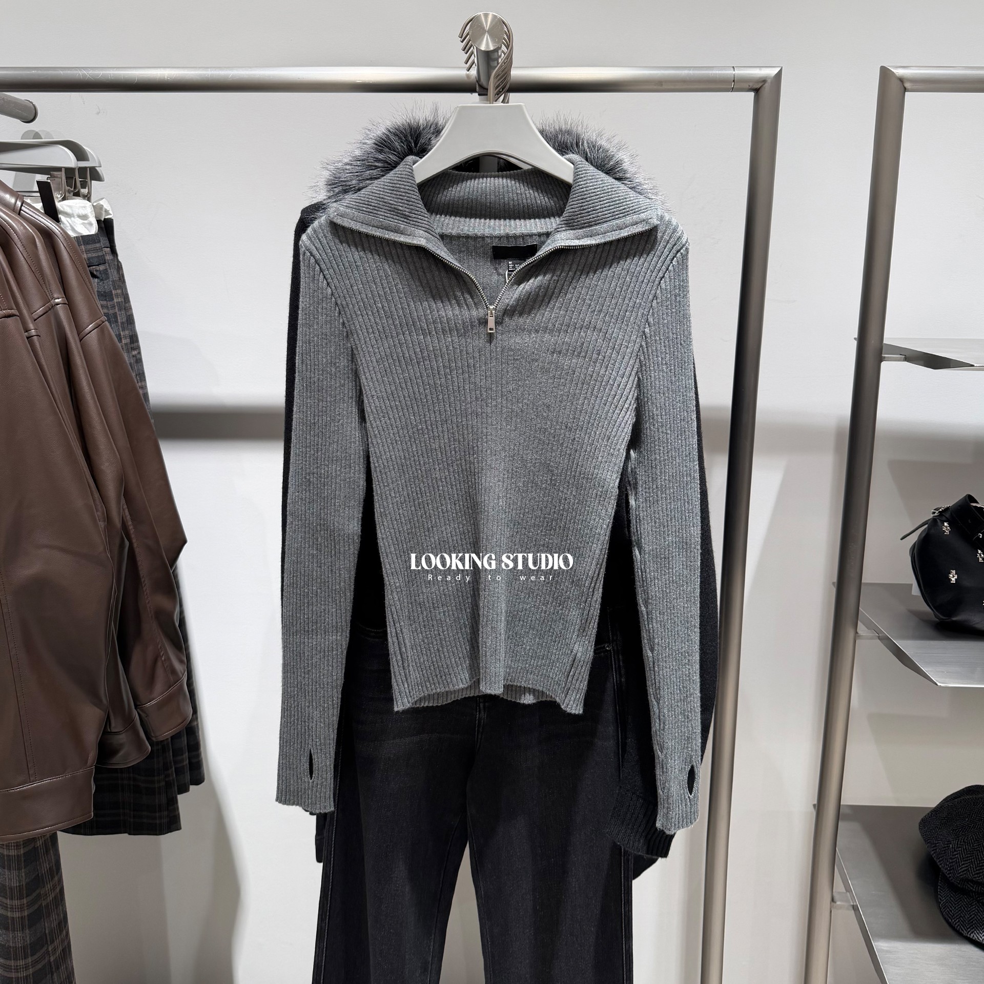 UR&DC2025秋冬新款高级感钟楚曦同款修身拉链半开领长袖针织衫女