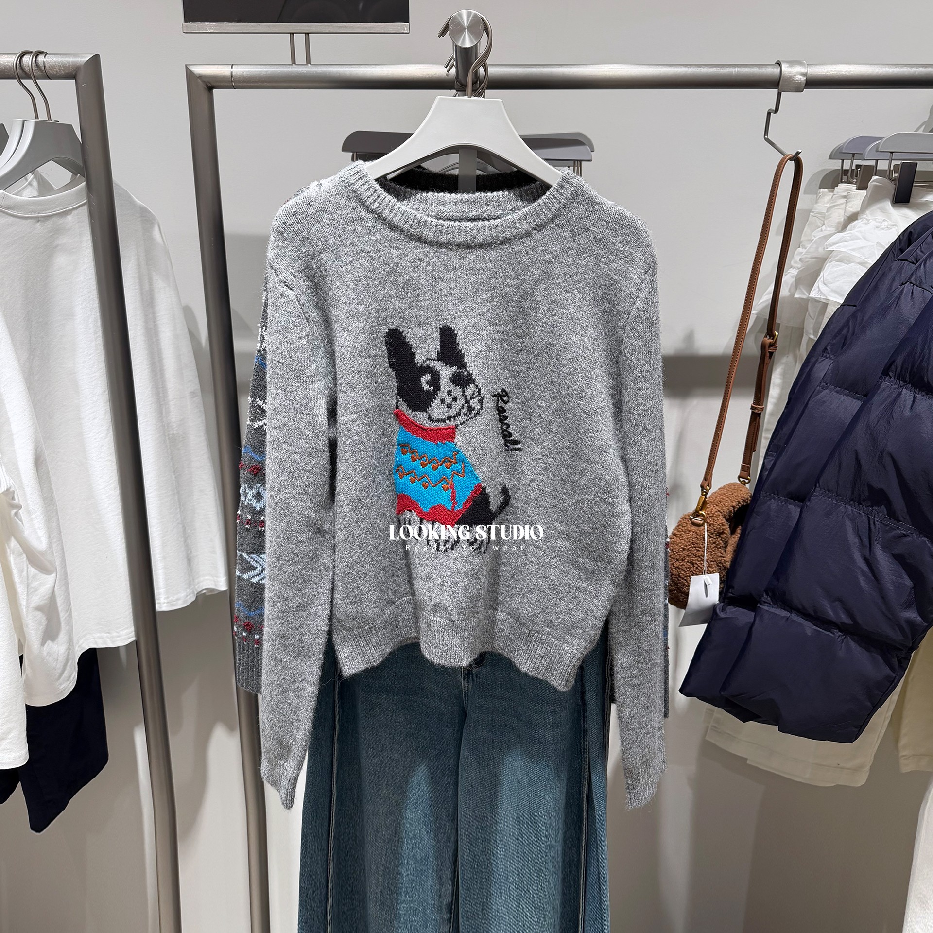 UR&DC2025秋季新款趣味风休闲萌宠小狗提花短款长袖针织衫女上衣