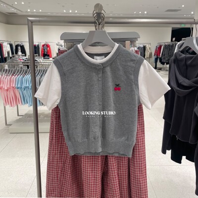 UR&DC2026春季新款撞色拼接假两件樱桃刺绣短袖针织衫女短款上衣