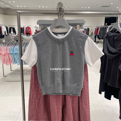 UR&DC2026春季新款撞色拼接假两件樱桃刺绣短袖针织衫女短款上衣