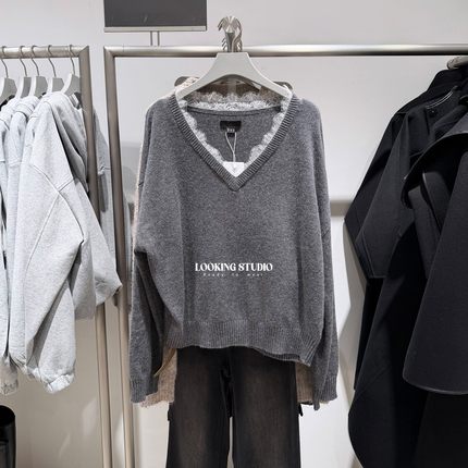 UR&DC2025冬季新款宽松潮流优雅V领蕾丝花边拼接针织衫女短款上衣