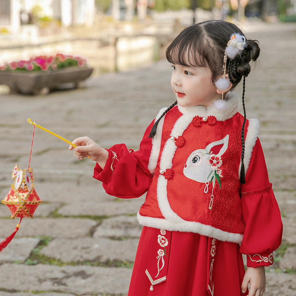 太美了~女童兔年拜年服套装儿童冬款新年红色汉服连衣裙宝宝加厚-封面