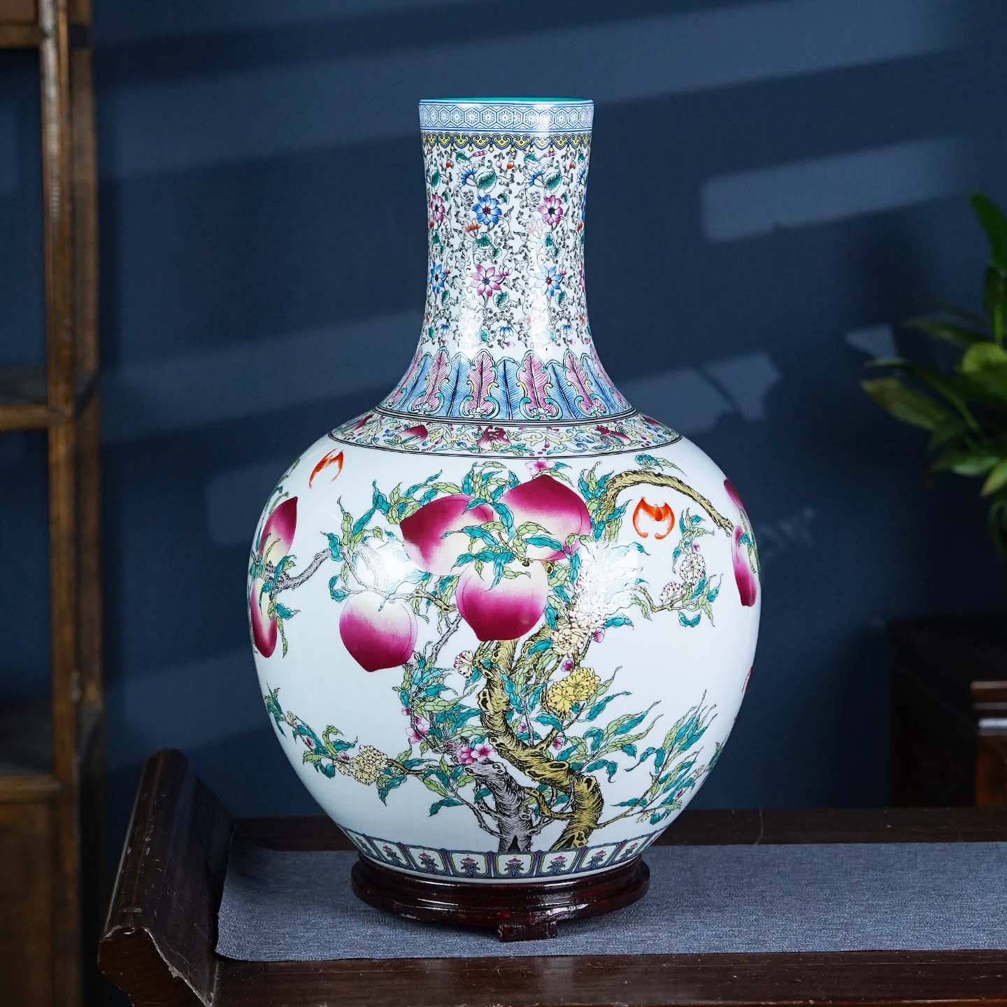 景德镇陶瓷中式花瓶九桃天球瓶客厅电视柜博古架插花仿古装饰摆件