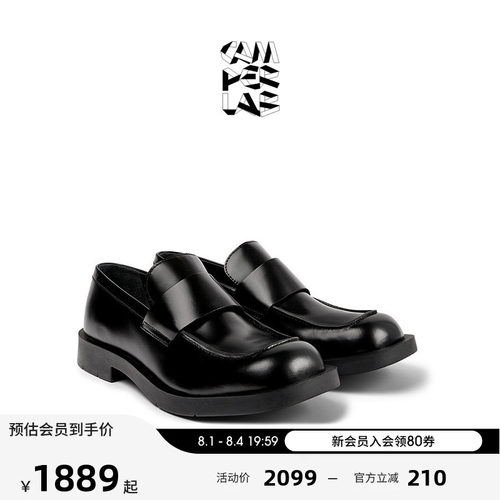 黑色皮革乐福鞋，橡胶外底。