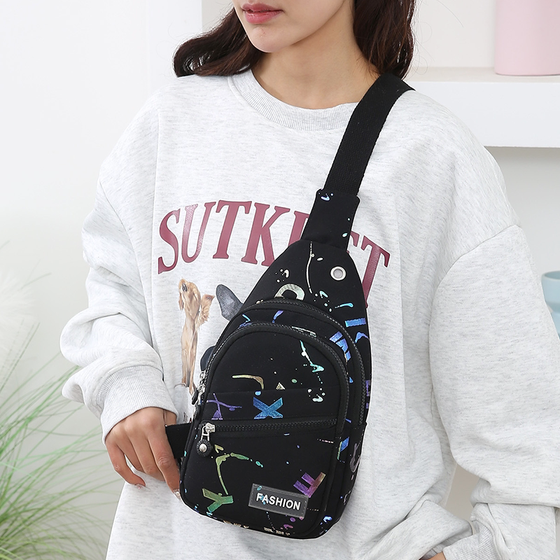 斜挎包女2026新款女士胸包跨包休闲外出便携运动休闲大容量小背包