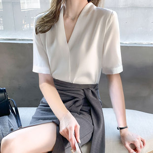 2026夏季短袖新款白衬衫女上衣高级感气质雪纺v领职业无领衬衣