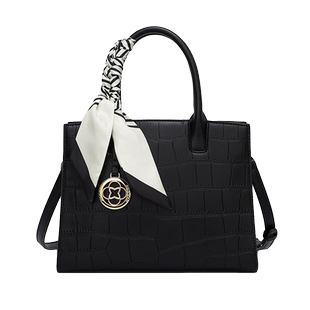 稻草人今年流行包包真皮黑色斜挎包女大容量通勤包小众百搭手提包