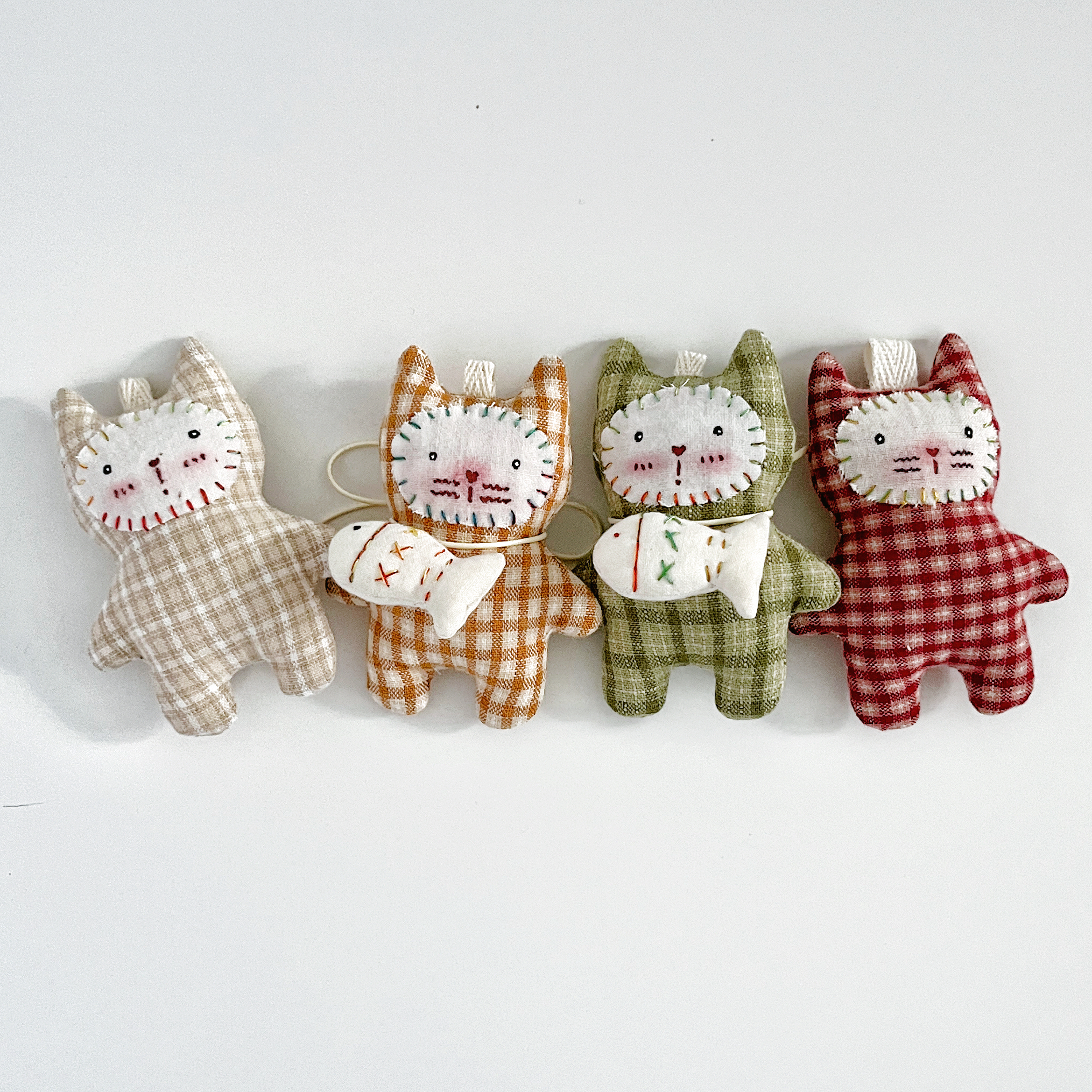 漫野手作手工布艺猫小鱼挂件猫咪可爱卡通刺绣装饰品包包挂饰礼物