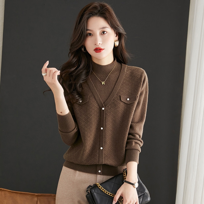 2025新款咖色打底衫女士秋冬季内搭针织衫假两件上衣时尚毛衣洋气