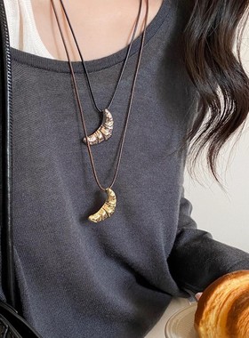 韩系牛角包黑色皮绳项链女2024新款百搭气质长款毛衣链锁骨链配饰