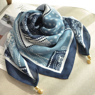复古百搭小方巾女秋冬蓝色印花磁吸扣丝巾围脖护颈装饰文艺围巾