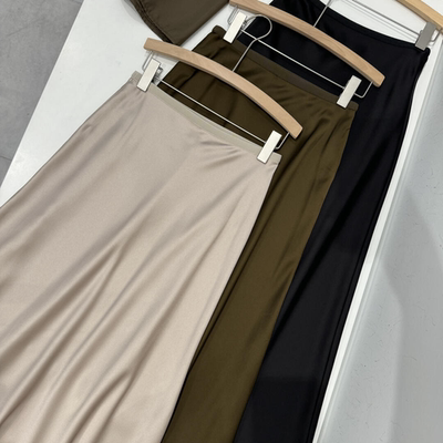 线下249！仅一批速收～简约高级感缎面半身裙Q244