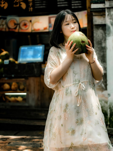 Yalia设计师品牌私定-真丝绣花连衣裙