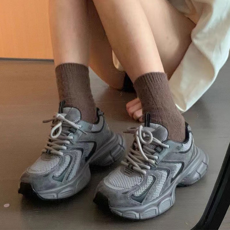 轻便透气百搭运动休闲鞋女款2025
